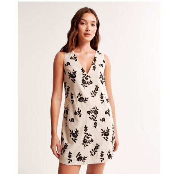 Abercrombie & Fitch Dresses & Skirts - Abercrombie & Fitch Gray Floral Embroidered Linen Blend V Neck Mini Dress XLP